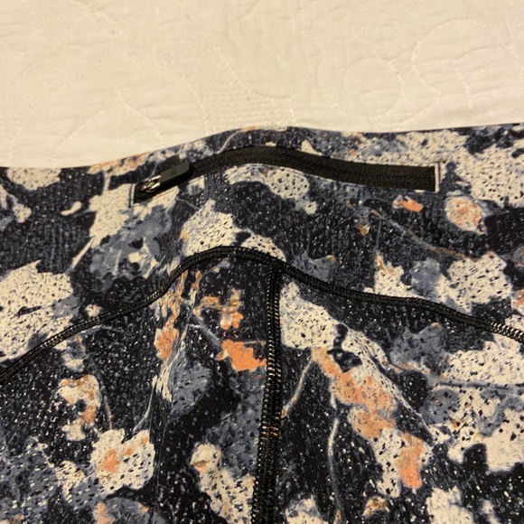 Lululemon leggings - Picture 3 of 4